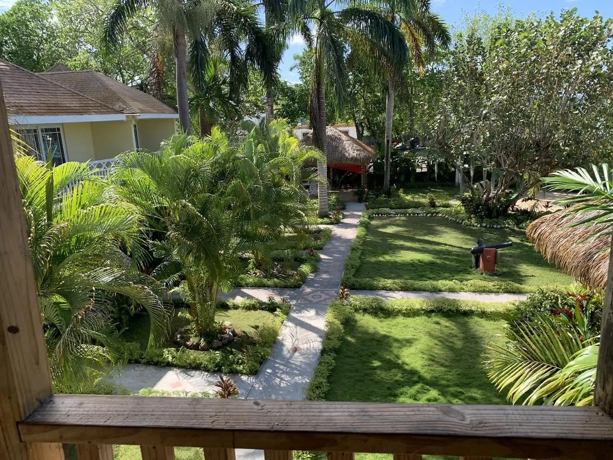 Relax In Jamaica - Enjoy 7 Miles Of White Sand Beach! Villa Negril