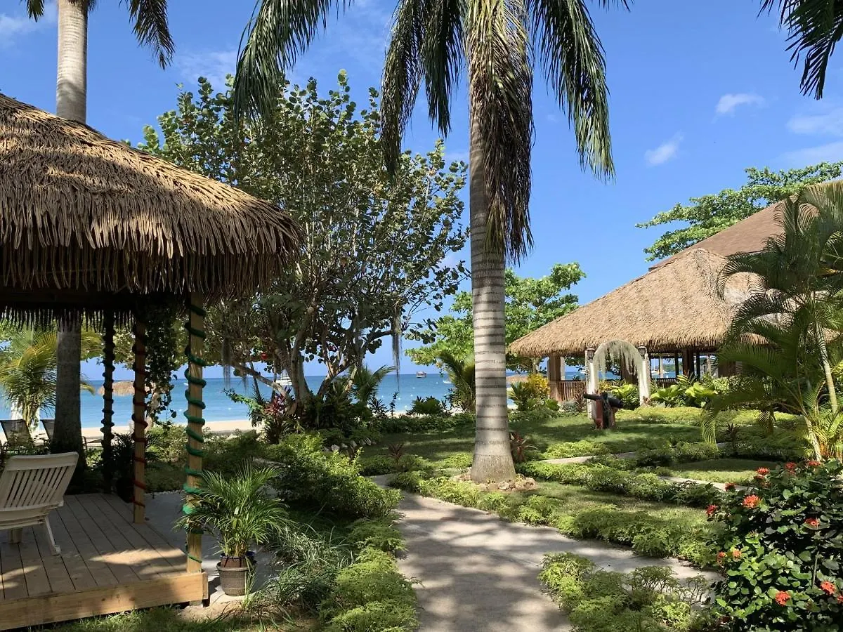 Relax In Jamaica - Enjoy 7 Miles Of White Sand Beach! Villa Negril